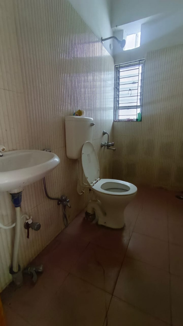 Unfurnished 3bhk in down town hospital, GS Road, Bormotoria, Guwahati, Assam, India for Rent